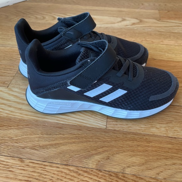 Boys Adidas sneakers, excellent condition, size 1.5 - Picture 2 of 3